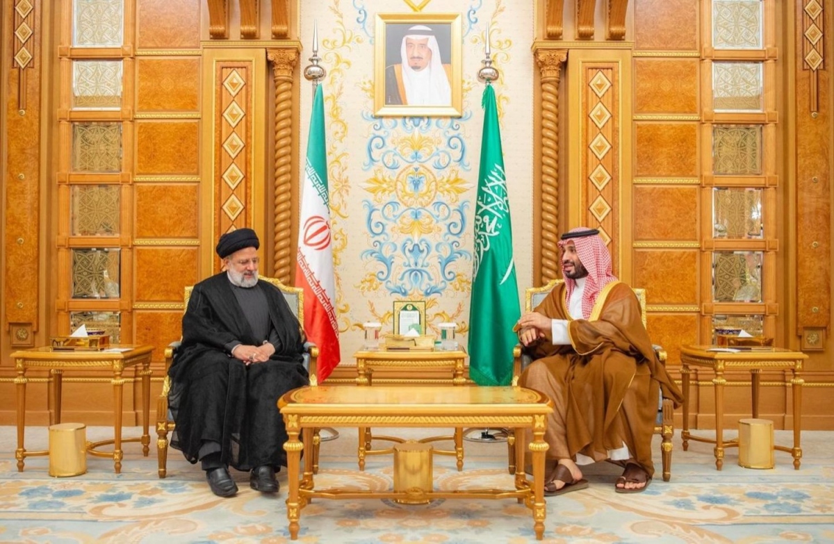 Tổng thống Iran lần đầu tiên gặp Thái tử Saudi Arabia từ khi nối lại quan hệ